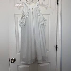Beautiful White dress . Size: Med